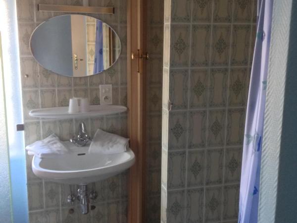 Hôtel Restaurant Zum Schnogaloch : photo 9 de la chambre chambre double