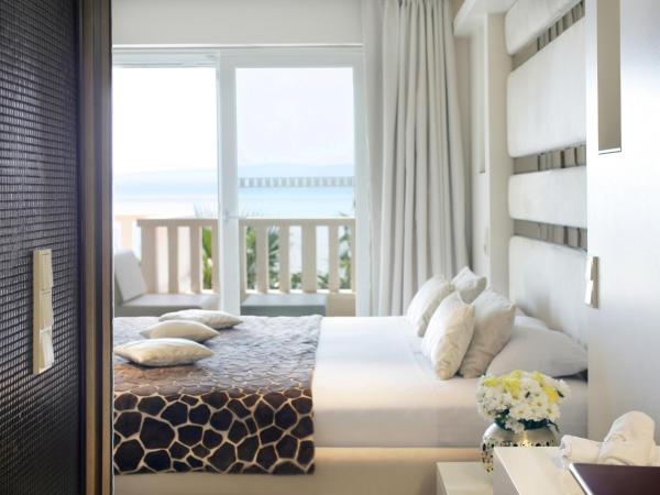 Damianii Luxury Boutique Hotel & Spa : photo 2 de la chambre suite de luxe avec terrasse et bain à remous - vue sur mer