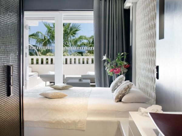 Damianii Luxury Boutique Hotel & Spa : photo 3 de la chambre suite de luxe avec spa et bain à remous intérieur et extérieur sur terrasse - vue sur mer