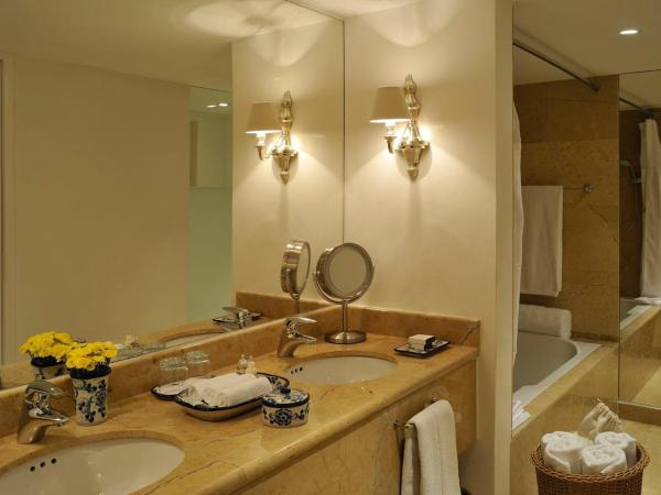 Presidente Intercontinental Puebla, an IHG Hotel : photo 4 de la chambre chambre lits jumeaux classique avec accès au salon