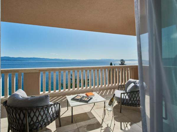 Ikador Luxury Boutique Hotel & Spa : photo 4 de la chambre suite junior avec terrasse et vue sur la mer
