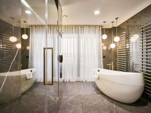 Ikador Luxury Boutique Hotel & Spa : photo 10 de la chambre suite présidentielle avec terrasse et bain à remous - vue sur mer
