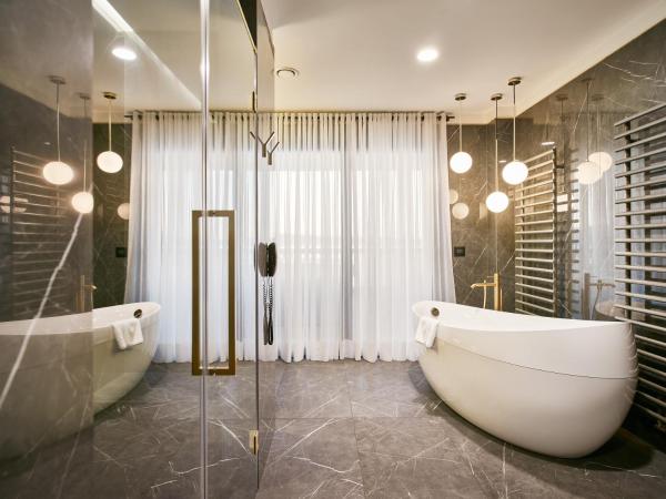 Ikador Luxury Boutique Hotel & Spa : photo 9 de la chambre suite présidentielle avec terrasse et bain à remous - vue sur mer