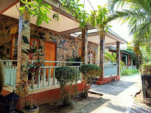 Lanta Riviera Beach Resort : photo 2 de la chambre chambre familiale - vue sur jardin