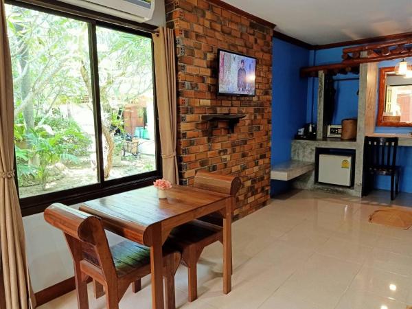 Lanta Riviera Resort - SHA Extra Plus : photo 4 de la chambre bungalow de luxe avec climatisation