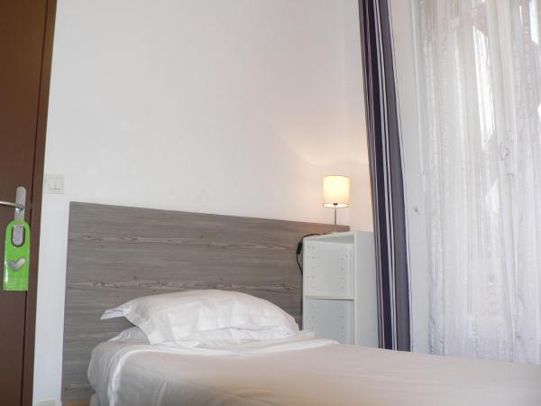 Hôtel Les Alizés : photo 3 de la chambre chambre simple - vue sur cour