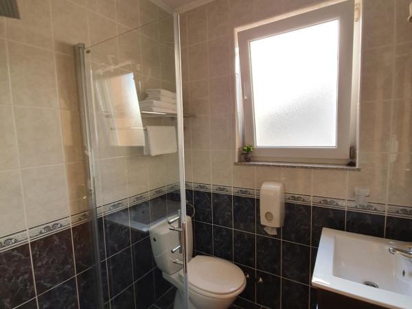 Villa Julian : photo 4 de la chambre chambre double standard avec terrasse