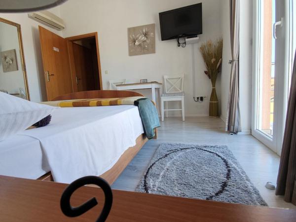 Villa Julian : photo 5 de la chambre chambre double standard avec balcon 