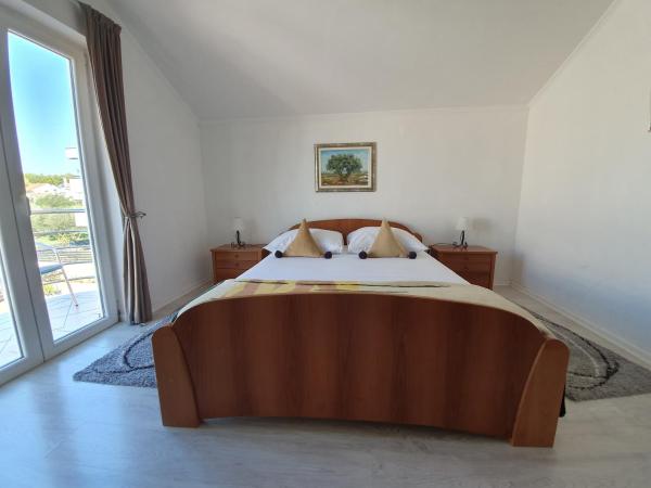 Villa Julian : photo 6 de la chambre chambre double standard avec balcon 