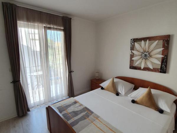 Villa Julian : photo 2 de la chambre chambre double standard avec balcon 