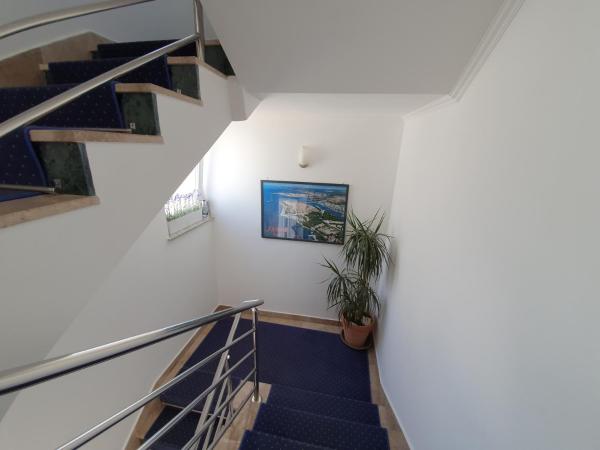 Villa Julian : photo 1 de la chambre chambre double standard avec balcon 