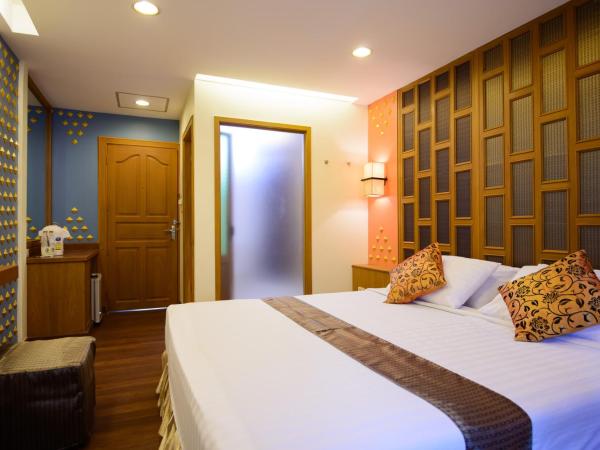 Golden House : photo 3 de la chambre suite deluxe avec lit king-size