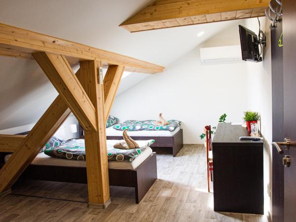 Penzion Poruba : photo 4 de la chambre chambre double ou lits jumeaux avec salle de bains