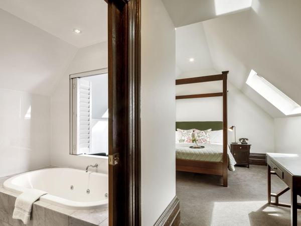 Mount Lofty House & Estate Adelaide Hills : photo 4 de la chambre suite lit king-size exécutive avec vue sur le jardin