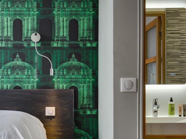 Hôtel Une Chambre en Ville : photo 2 de la chambre chambre deluxe - côté rue 