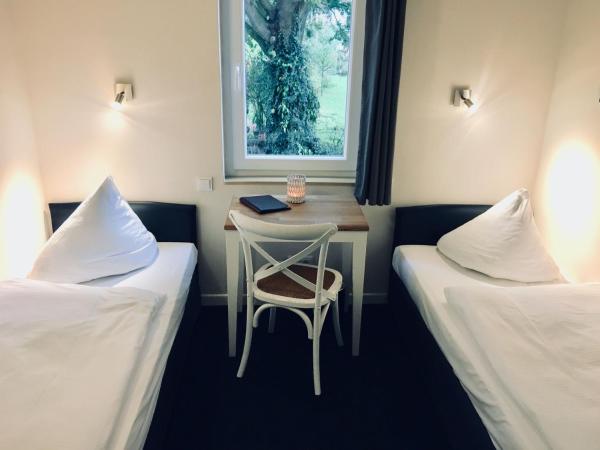 Arcade Hotel & Hostel Hamburg : photo 2 de la chambre chambre double ou lits jumeaux avec toilettes communes