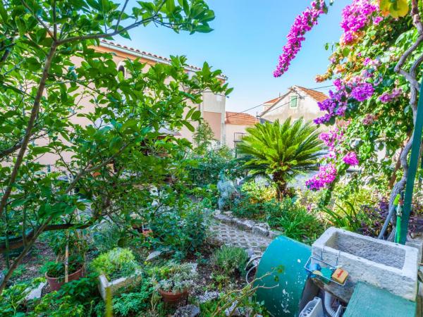 Green garden Rooms & Apartments : photo 1 de la chambre appartement - rez-de-chaussée
