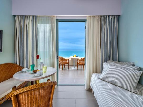 Palm Beach Hotel Apartments : photo 6 de la chambre chambre triple supérieure - vue sur mer