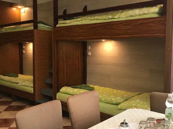 Viktoria : photo 6 de la chambre chambre familiale avec douche