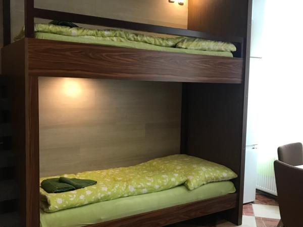 Viktoria : photo 9 de la chambre chambre familiale avec douche