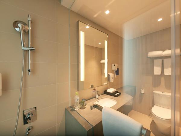 Holiday Inn Express Chengdu Huanhuaxi, an IHG Hotel : photo 1 de la chambre chambre lit king-size standard - accessible aux personnes à mobilité réduite