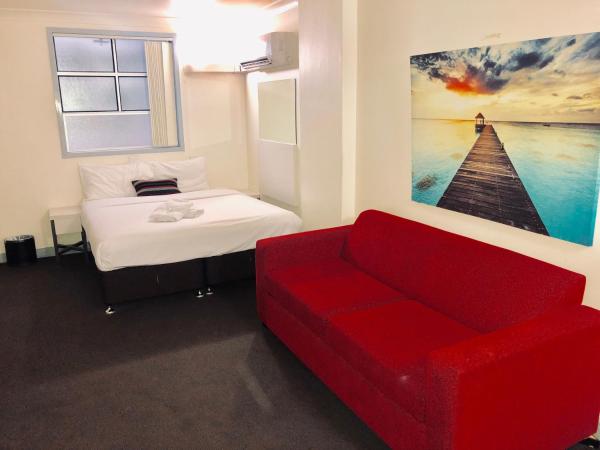 Turbot House Hotel : photo 2 de la chambre chambre familiale (5 adultes) avec petite salle de bains