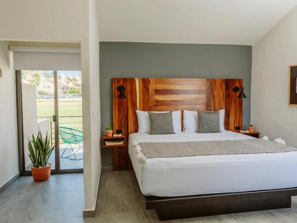 SIX TWO FOUR Urban Beach Hotel : photo 4 de la chambre chambre lit king-size deluxe