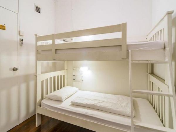 BEAT Arts Hostel at Chinatown : photo 4 de la chambre chambre familiale 4 lits