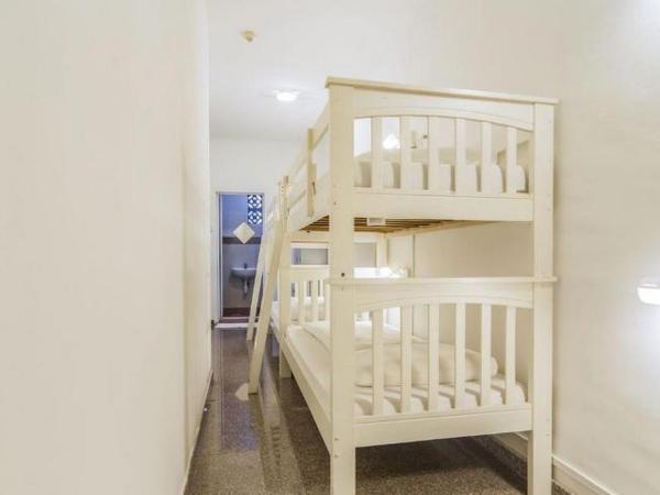 BEAT Arts Hostel at Chinatown : photo 1 de la chambre chambre familiale avec salle de bains