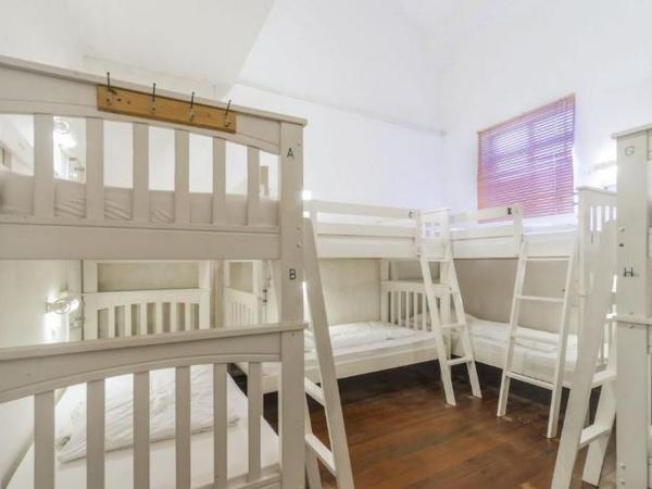 BEAT Arts Hostel at Chinatown : photo 1 de la chambre lit superposé dans dortoir mixte