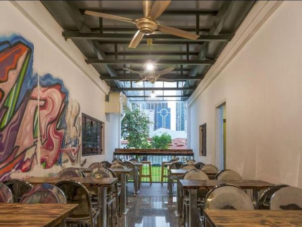 BEAT Arts Hostel at Chinatown : photo 4 de la chambre chambre familiale avec salle de bains