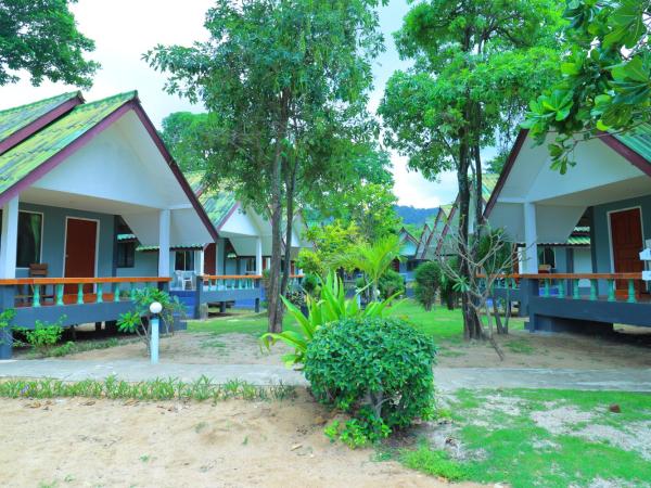 Lanta Palm Beach Resort , Beach Bungalow - Koh Lanta : photo 1 de la chambre chambre double ou lits jumeaux standard