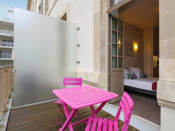 Appart'City Confort Reims Centre : photo 6 de la chambre appartement avec terrasse