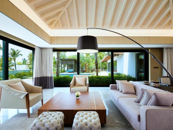Capella Tufu Bay, Hainan : photo 2 de la chambre 1-bedroom grand pool villa ( comlimentary round trip transfer service from sanya airport + mini bar)