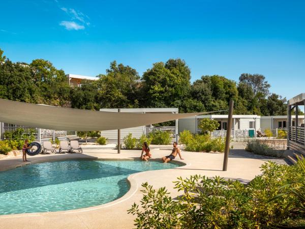 Maistra Camping Veštar Mobile homes : photo 5 de la chambre mobile home familial 3 chambres - oasis