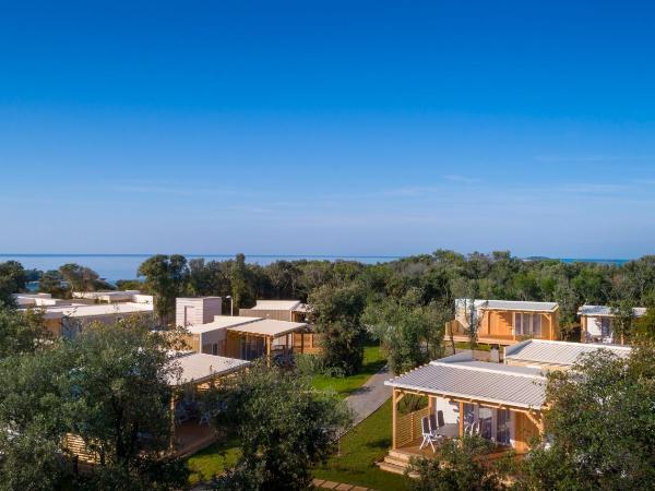 Maistra Camping Veštar Mobile homes : photo 3 de la chambre mobile home 2 chambres - escapade en forêt