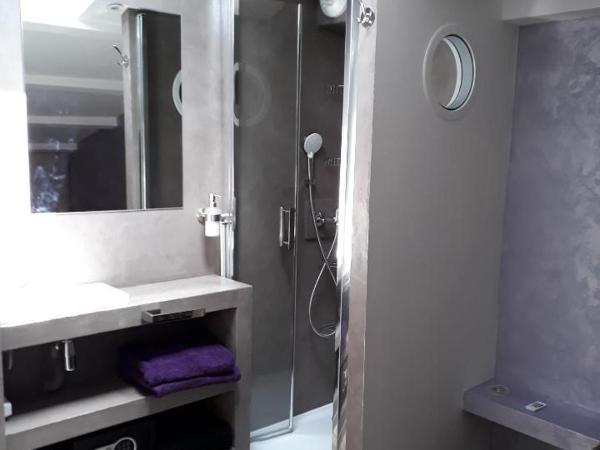 Chambres d'Hotes NATURISTE, Village Naturiste Cap d'Agde, Draps, Serviette, Café, Menage inclus en fin de sejour : photo 8 de la chambre petite chambre double