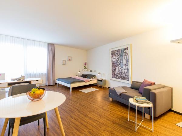 Apartmenthaus zum Trillen Basel City Center : photo 8 de la chambre suite junior avec balcon
