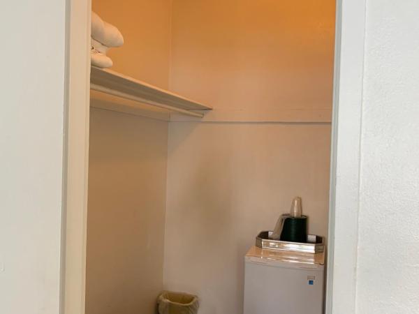 International Inn on the Bay : photo 7 de la chambre chambre double - vue sur piscine