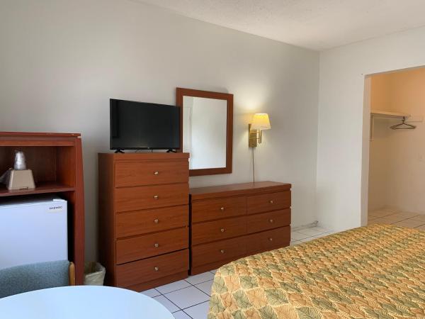 International Inn on the Bay : photo 3 de la chambre chambre lit king-size - accessible aux personnes à mobilité réduite