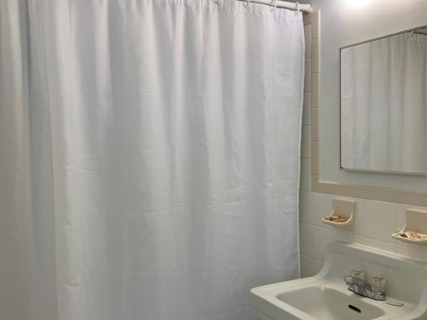 International Inn on the Bay : photo 8 de la chambre chambre lit king-size