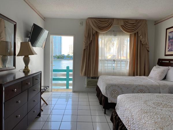 International Inn on the Bay : photo 2 de la chambre chambre double avec balcon