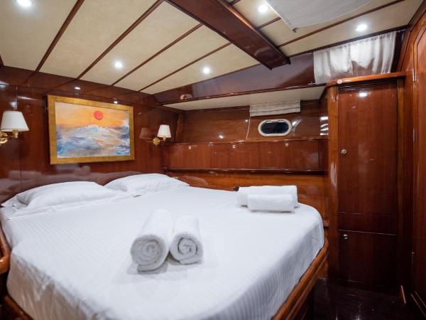 Boat Aiolis in the Athenian Riviera! : photo 4 de la chambre cabine de bateau supérieure