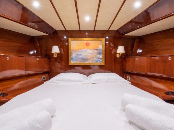Boat Aiolis in the Athenian Riviera! : photo 3 de la chambre cabine de bateau supérieure