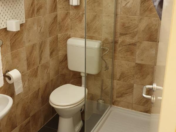 Jáde Panzió : photo 7 de la chambre chambre lits jumeaux avec salle de bains privative