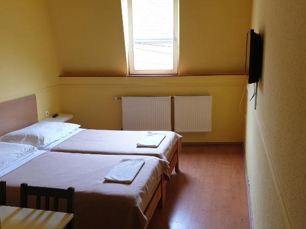Jáde Panzió : photo 3 de la chambre chambre lits jumeaux avec salle de bains privative