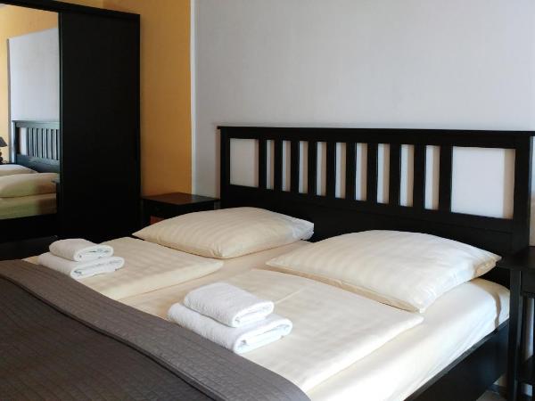 Hotel M68 : photo 2 de la chambre chambre double avec salle de bains privée dans le couloir