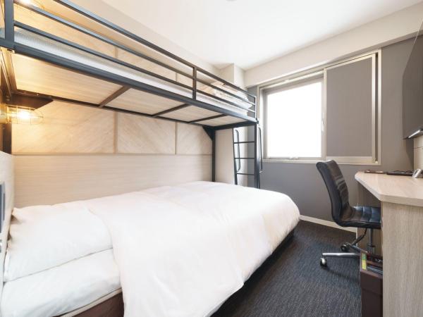 Super Hotel Umeda Higobashi : photo 1 de la chambre chambre avec lit double et lits superposés - non-fumeurs