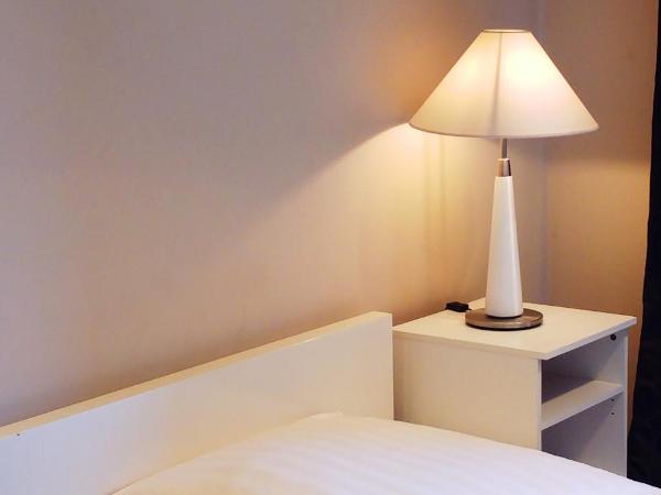 Hotel M68 : photo 5 de la chambre chambre simple avec salle de bains commune