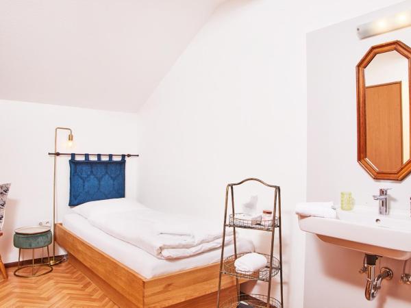 Boutique-Gasthof Ueberfuhr : photo 1 de la chambre chambre simple avec salle de bains commune